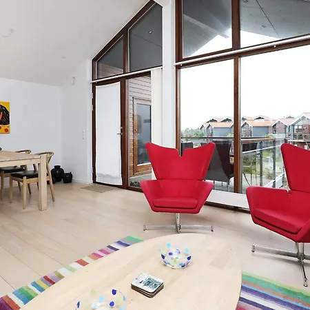 4 Person In Bogense-by Traum